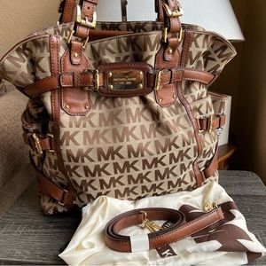 Michael Kors Signature Gansevoort  Fabric Leather Straps Shoulder Bag/ Crossbody